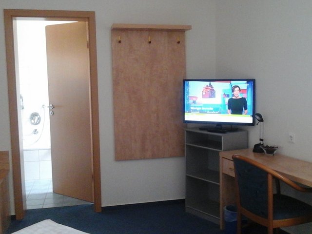 Zimmer mit Fernseher