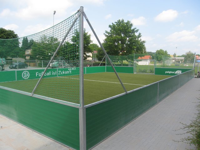 Minispielfeld / eingezäuntes Fußballfeld