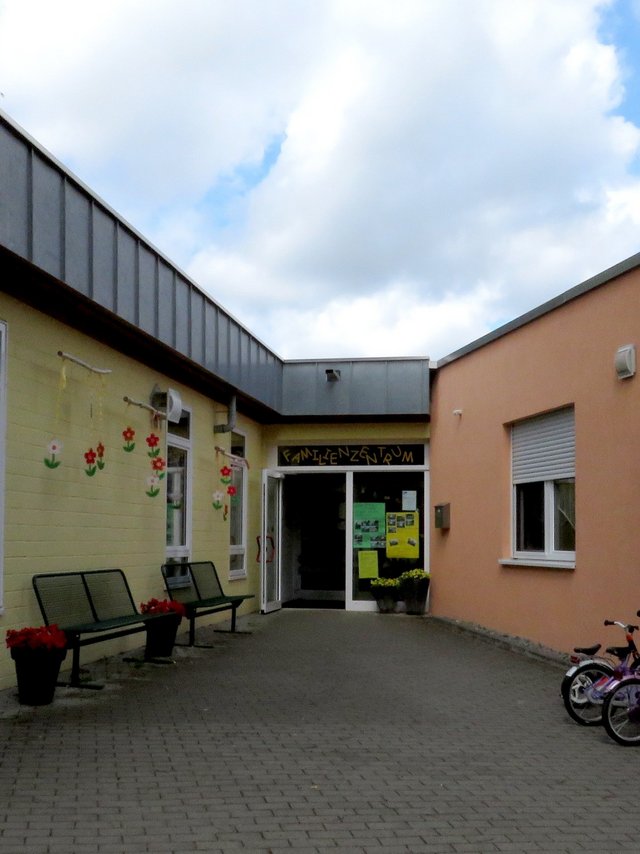 Eingang Familienzentrum in der Friedhofstraße